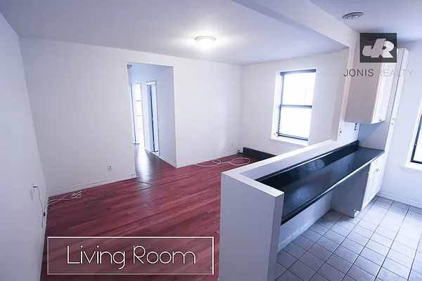 Rented by Jonis Realty | media 9