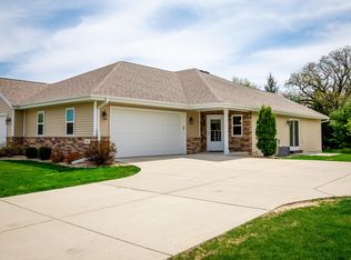 836 Oregon Parks Ave, Oregon, WI 53575