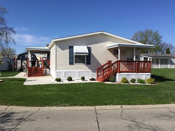 10' x 6' deck with awning