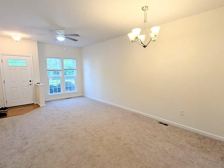 1309 Madison Ln — Photo 4