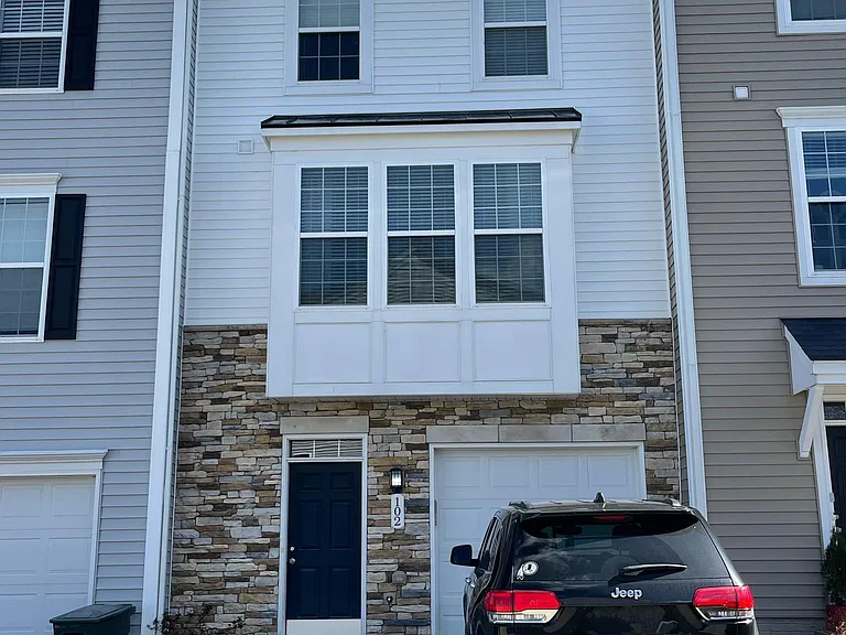 102 Woodside Dr — Photo 1