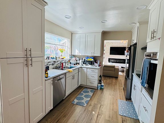 4th image of 4892 Regents Park Ln