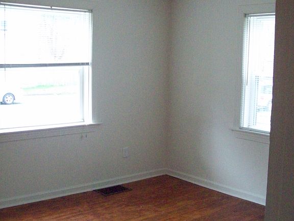 Bedroom 2 (1st floor)