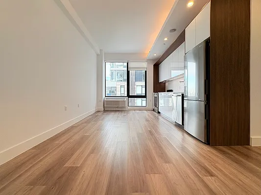 Rented by EXR | media 9