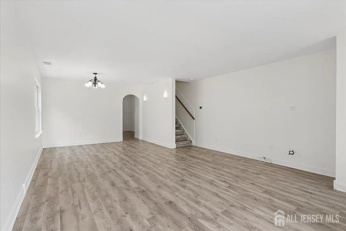 3 bed, 2.0 bath, 1456 sqft, $3,100 — Photo 4