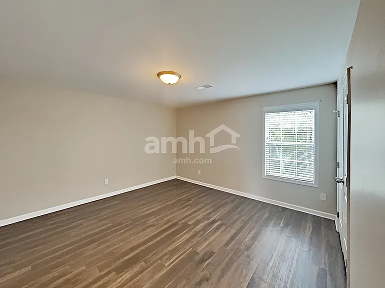 913 Beverly Ct — Photo 16