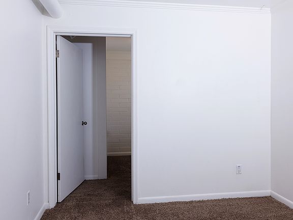 4th image of 1830 E Gregson Ave