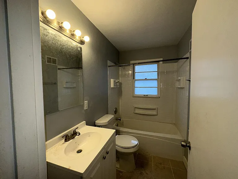 107 Anistasia Dr — Photo 12