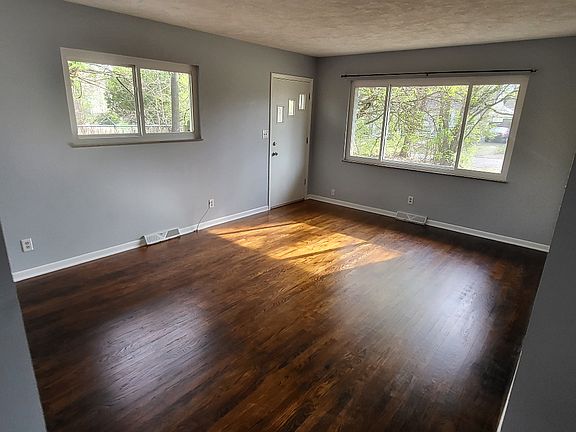 5th image of 4940 Indianola Ave