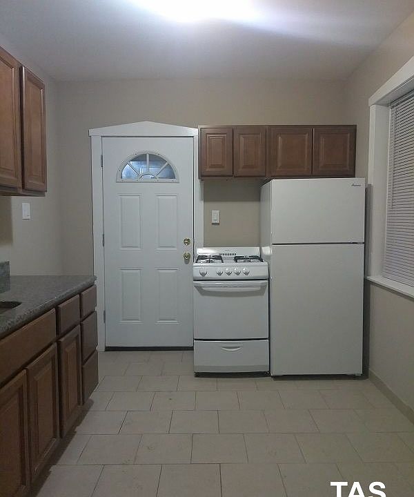 1st image of 6647.5 N Greenview Ave Unit W2