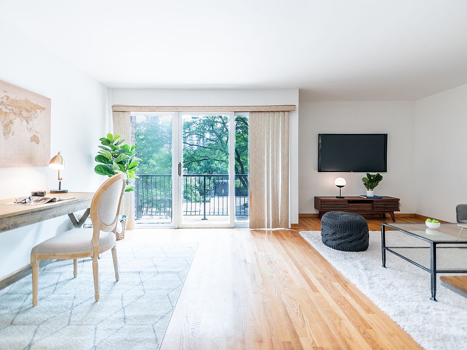 1st image of 1330 N La Salle St #303