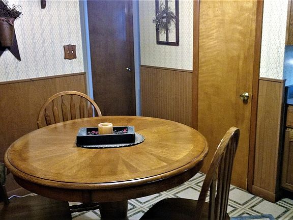 Cozy dine in kitchen area