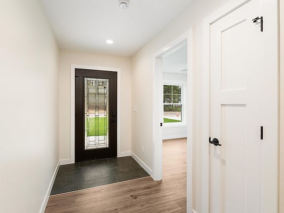 2nd image of 3829 Fountain Gate Dr