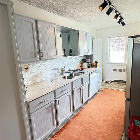 2437 Riverside Dr W — Photo 9