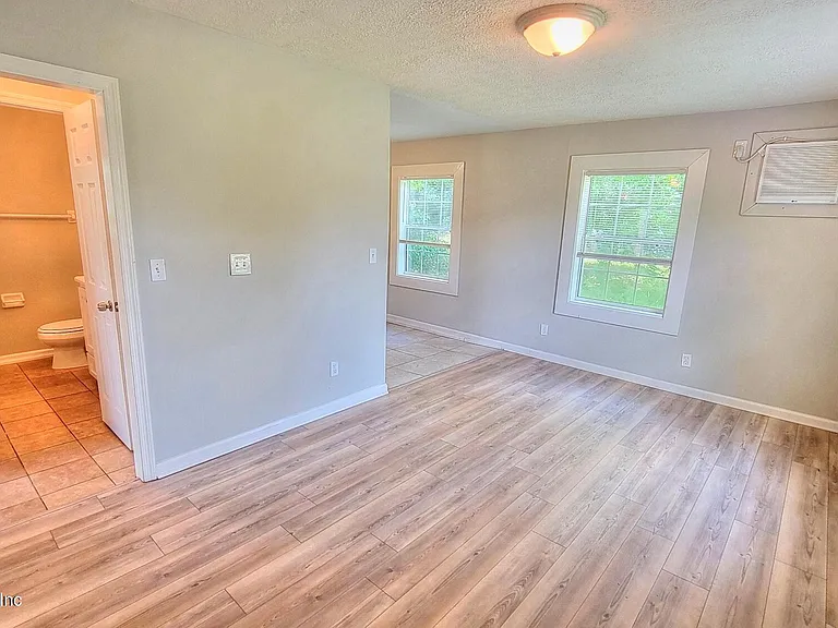 9248 9th Ave — Photo 7