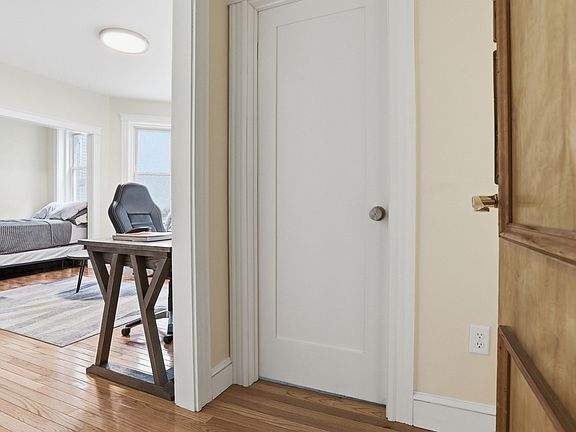 3rd image of 131 Park Dr APT 2