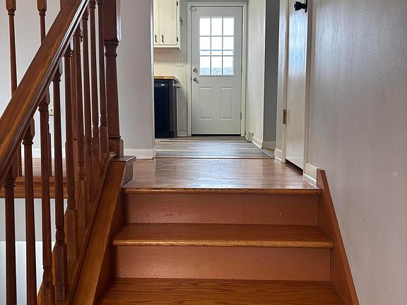 3rd image of 9628 Crestwood Ave