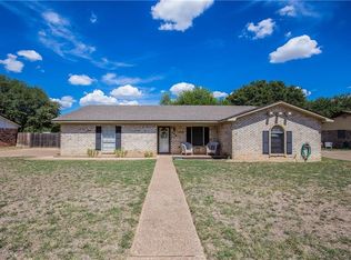 332 Bowie Ln, Hewitt, TX 76643
