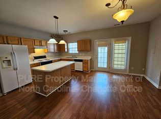 1232 Rocket Ln, Charlotte, NC 28213