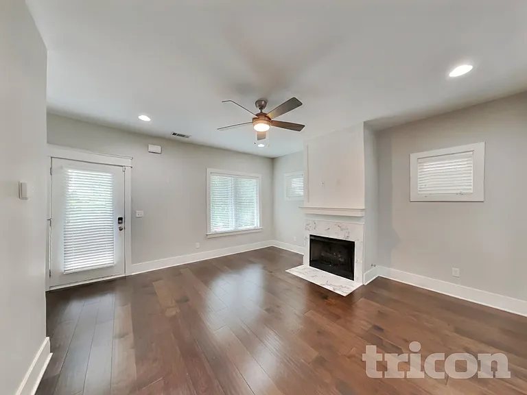 1244 Hillwood Private Cv — Photo 2
