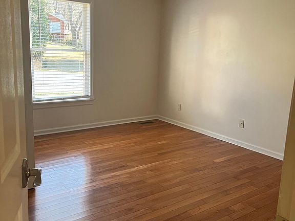 5th image of 3549 Crestwood Dr