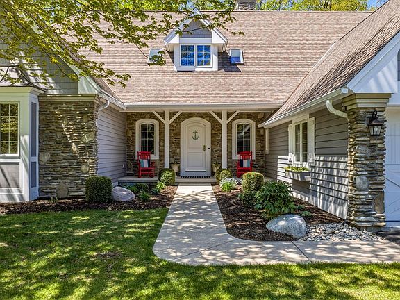 4th image of 10697 Admiral Dr #501