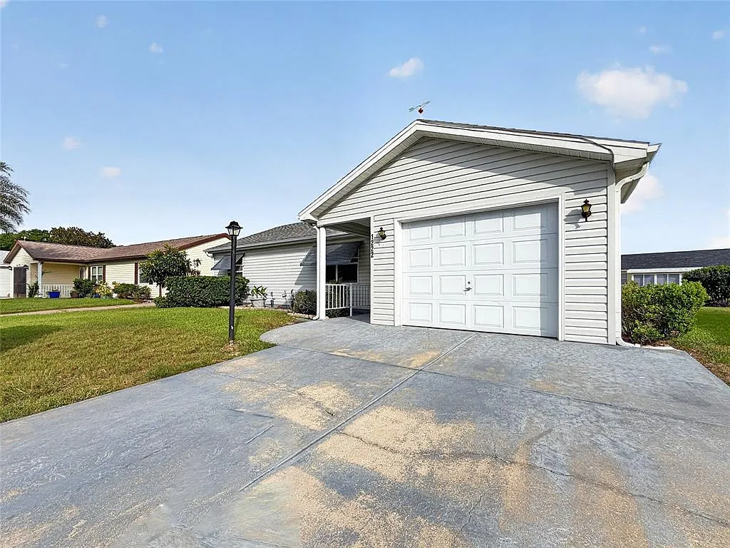 2 bed, 2.0 bath, 1040 sqft, $1,899 — Photo 2