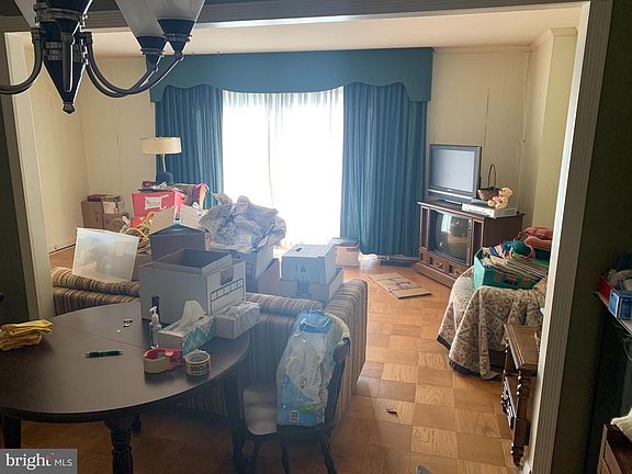 3rd image of 828 College Pkwy #9