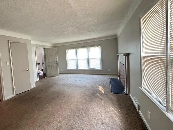 4th image of 18457 Hoover St