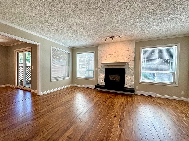 1032 Cornwall Dr — Photo 13
