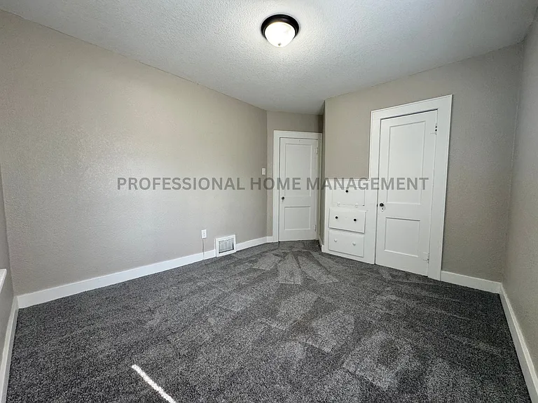 651 S Spruce St — Photo 8