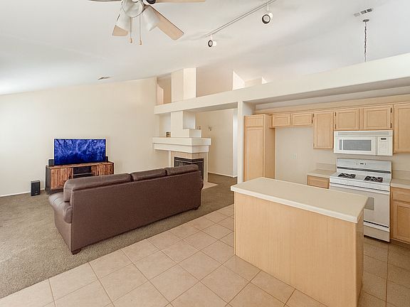 3rd image of 39518 Chalfont Ln