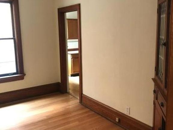 2nd image of 120 N Oak Park Ave