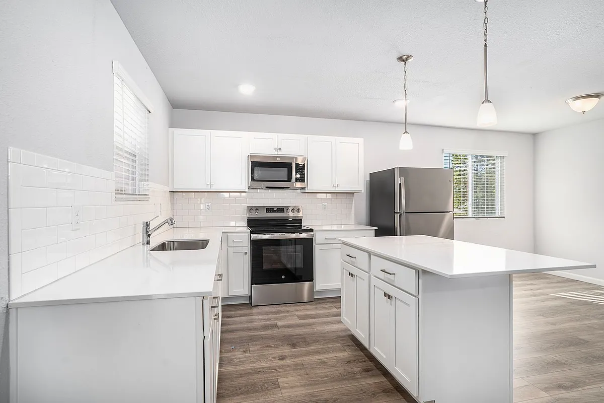 Building Photo - 8191 Crestbrook Ct