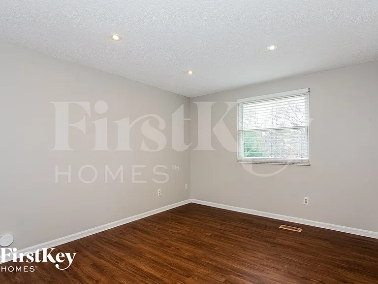 9512 Robert Burns Ct — Photo 9