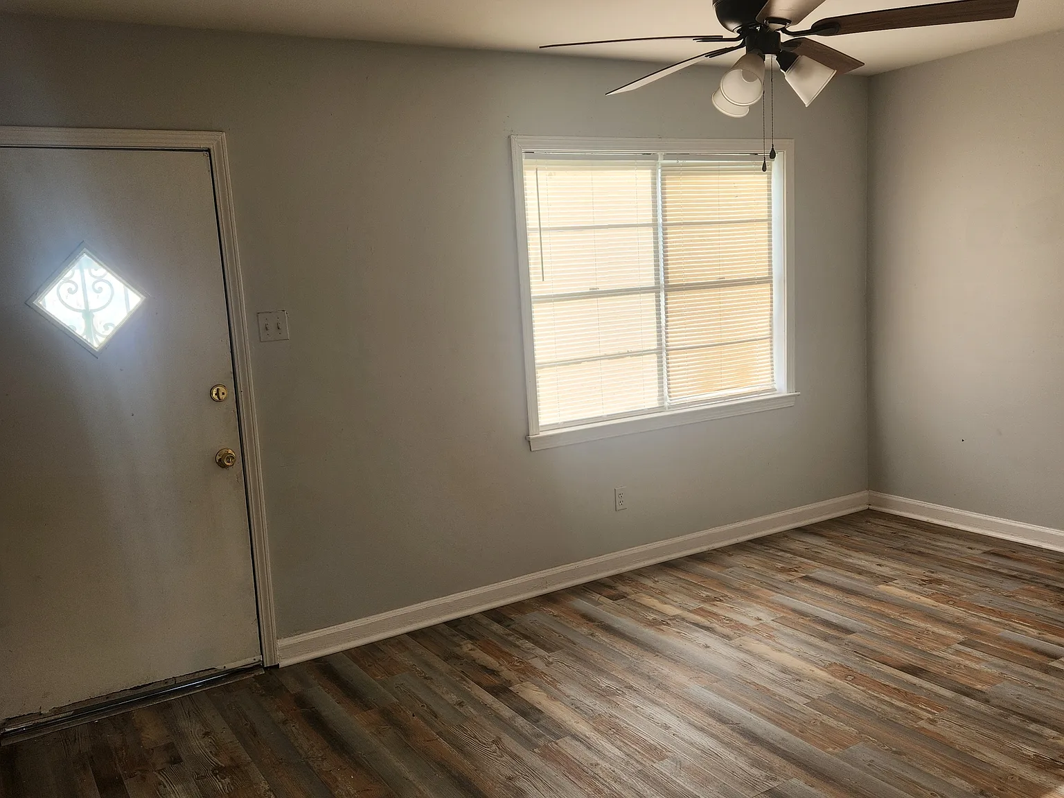 4 bed, 1326 sqft, $1,350 — Photo 2