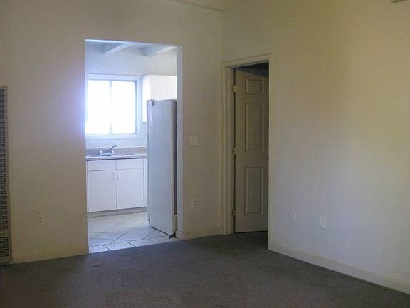 3rd image of 1831 Gardena Ave APT C
