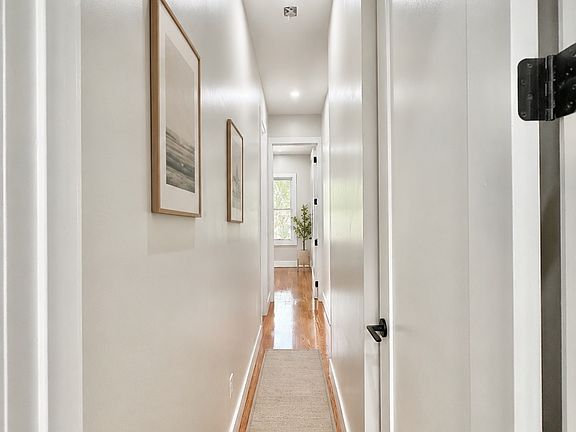 3rd image of 1612 Hancock St #1R