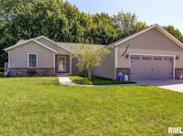 108 Hillcrest Dr, Mechanicsburg, IL 62545