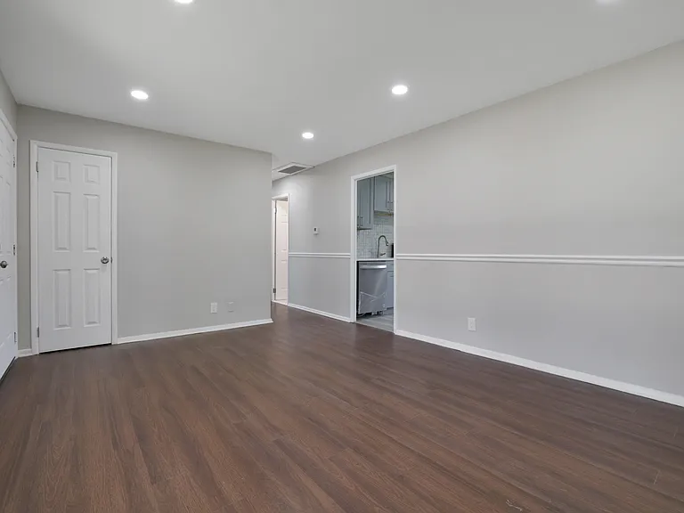 419 Waverly Ave — Photo 13