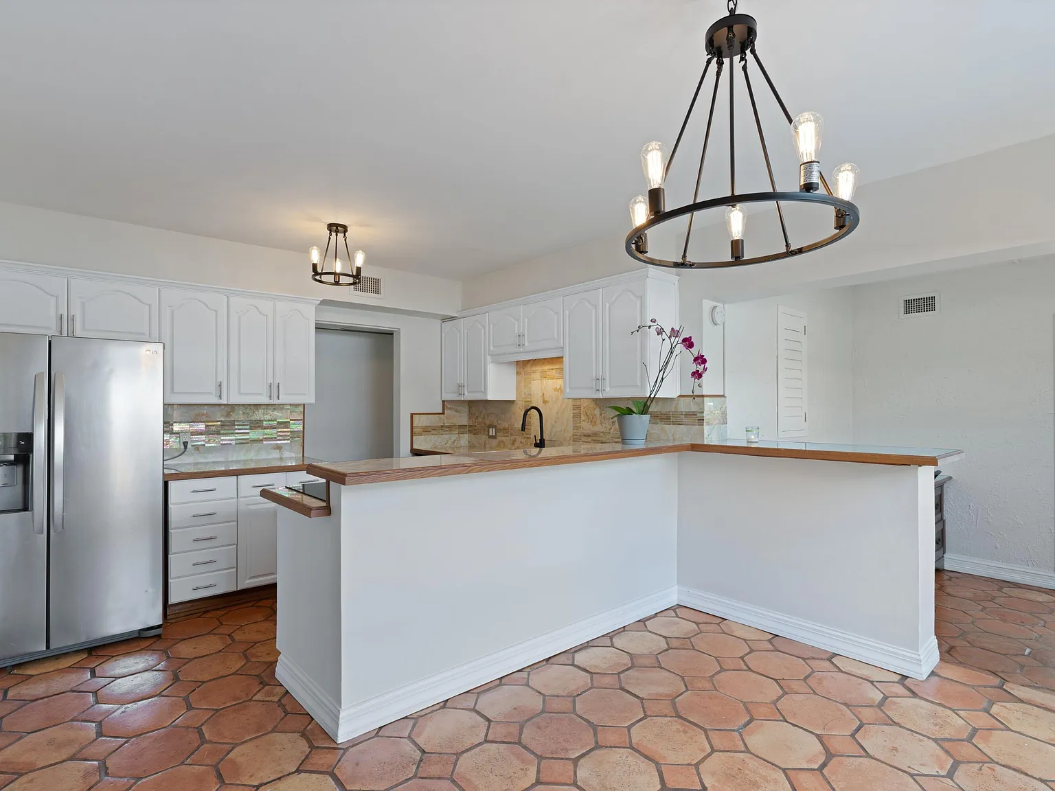 4 bed, 1.5 bath, 1382 sqft, $3,600 — Photo 4