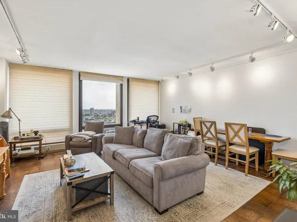 220 Locust St, Philadelphia, PA