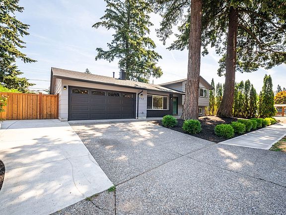 3rd image of 712 NE 195th Ave