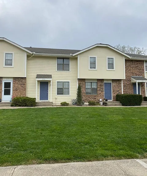 400 NE Timbercreek Dr — Photo 1
