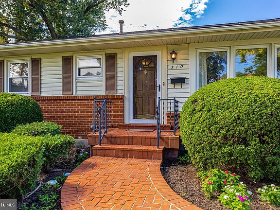 5th image of 310 Arcadian Cir SW