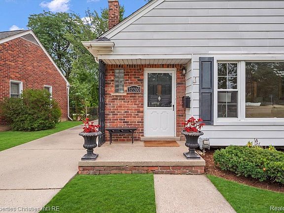 2nd image of 32200 Verona Cir