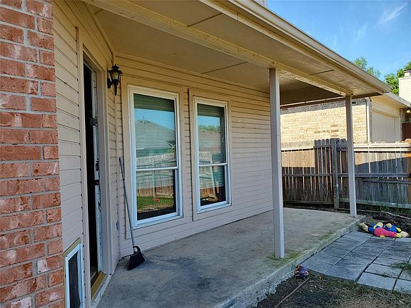 4th image of 1827 Hillwood Dr