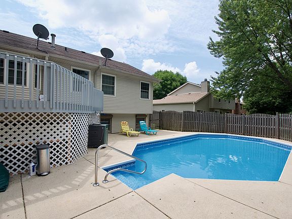 5th image of 2410 Lakeside Dr