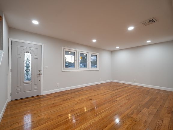 4th image of 91 Westwood Ave Floor 1