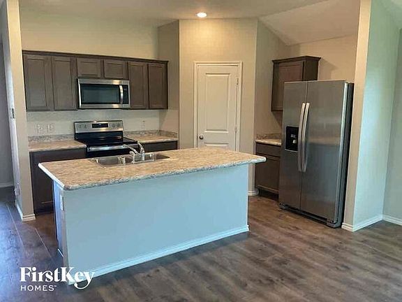 3rd image of 1816 Tulipwood Dr